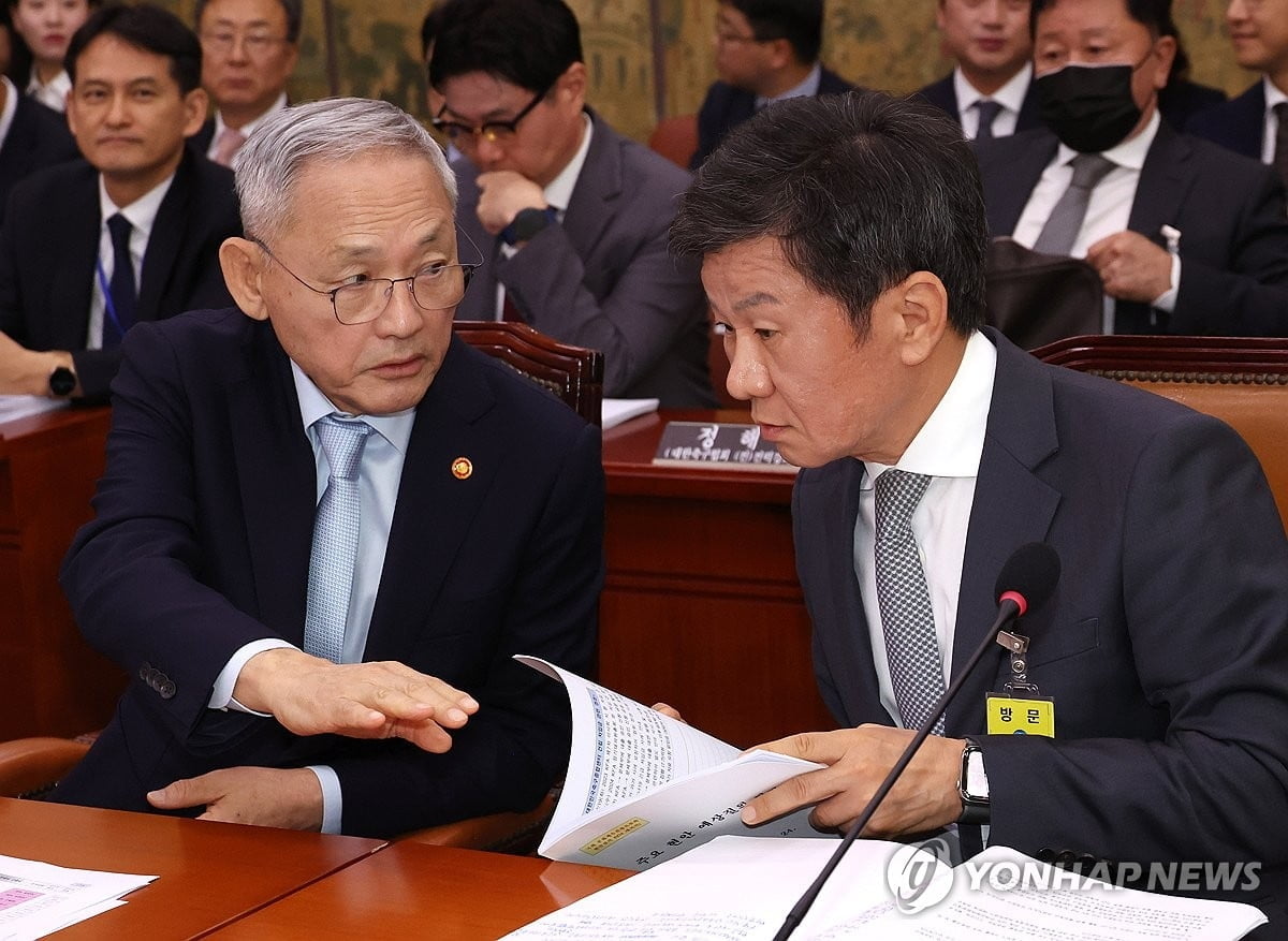 就你俩玩儿？朱世龙第6次从福建下课，凯撒第3次接任