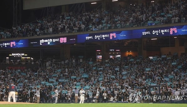 VAR介入判定有效！迪巴拉梅开二度，罗马3-0领先帕尔马