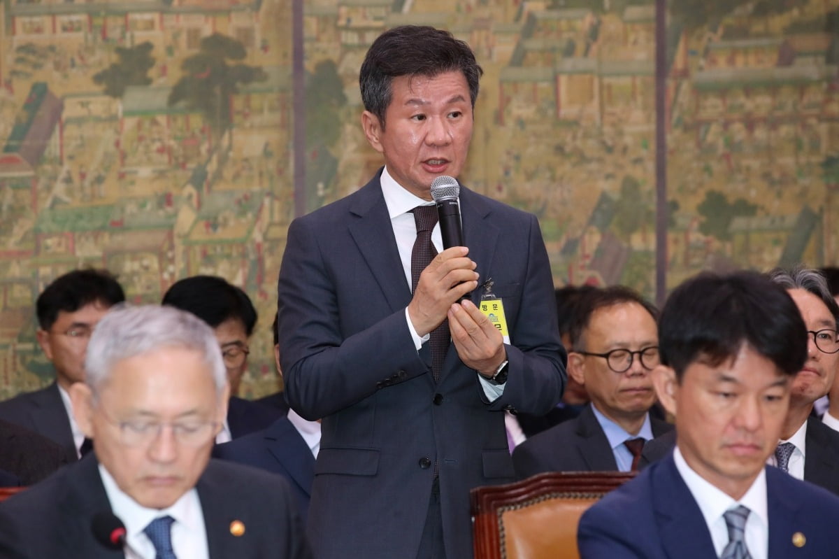 马尔默前锋特林进球因越位被吹