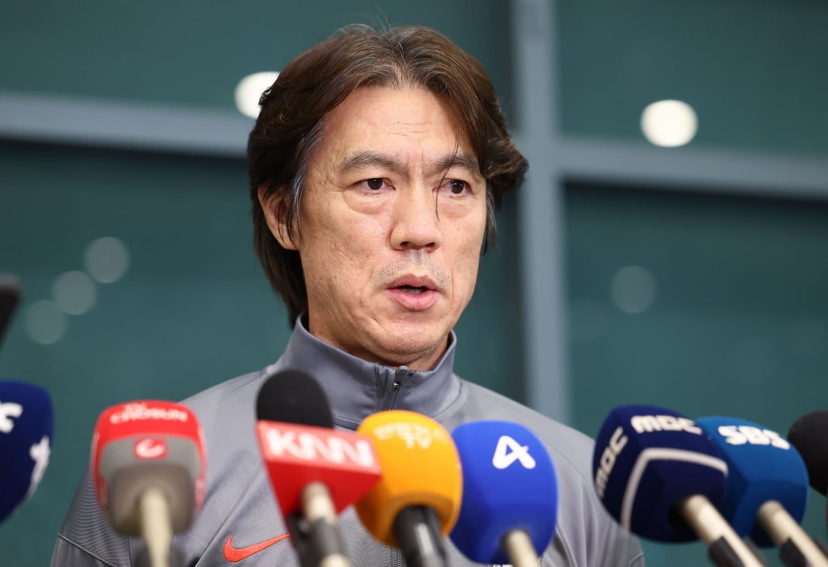 拜仁客战圣保利海报：于帕梅卡诺、格纳布里、杰克逊-欧文出镜