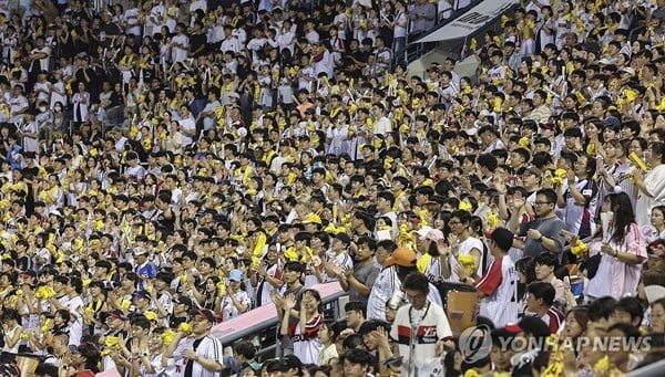 大胜福建邱彪发布会：赞防守与篮板，认可摩尔，谈2伤员恢复情况