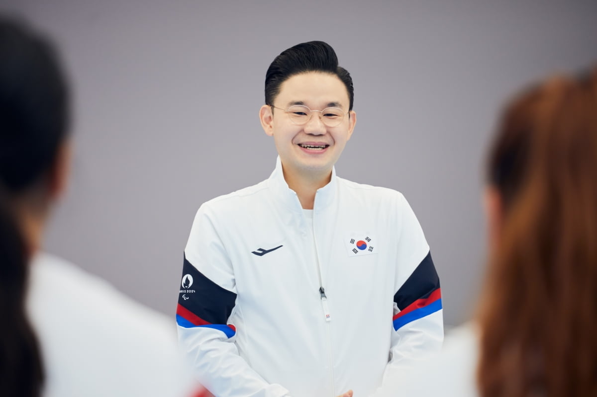 NBA季前赛半场：迪文琴佐11分 里夫斯10分4助 森林狼58-49湖人