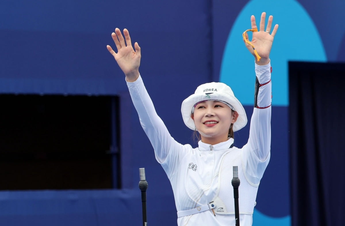智利金球奖投票记者：维尼修斯对阵哥斯达黎加丢了17次球权 我没投他