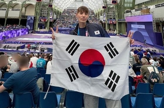 阿霍马克：希望亚马尔踢我们黄潜时发挥不佳；球队会全力争胜