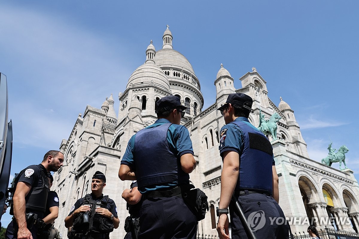 西甲半场：姆巴佩、巴尔韦德连轰世界波，皇马3-1领先塞维利亚