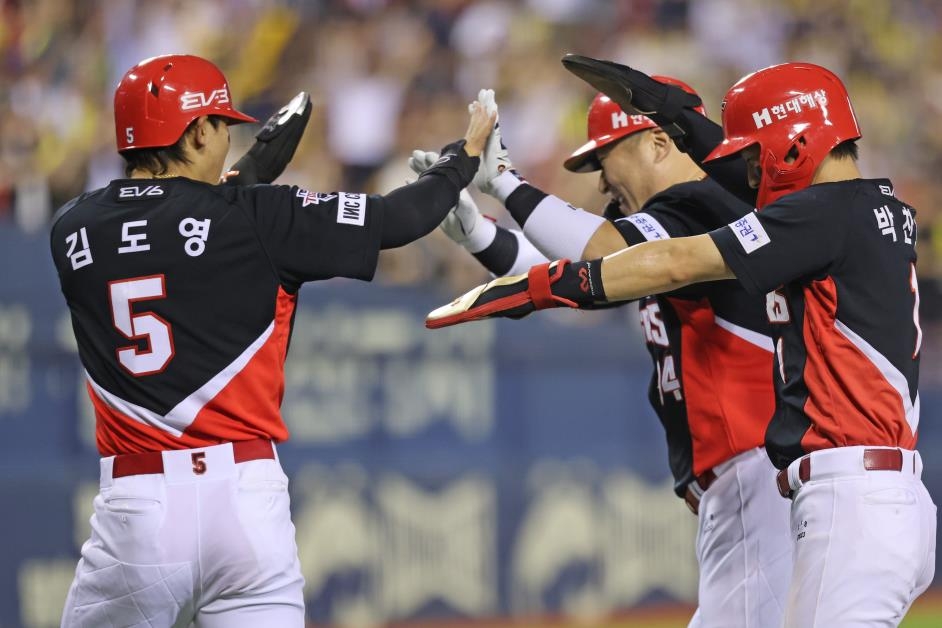 记者：曼城、利物浦均有意切尔西边卫古斯托