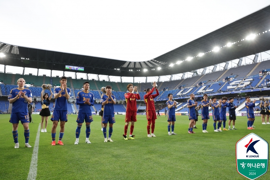 ❤️平安夜快乐！库里妹妹布林克更新社媒晒黑丝庆祝平安夜