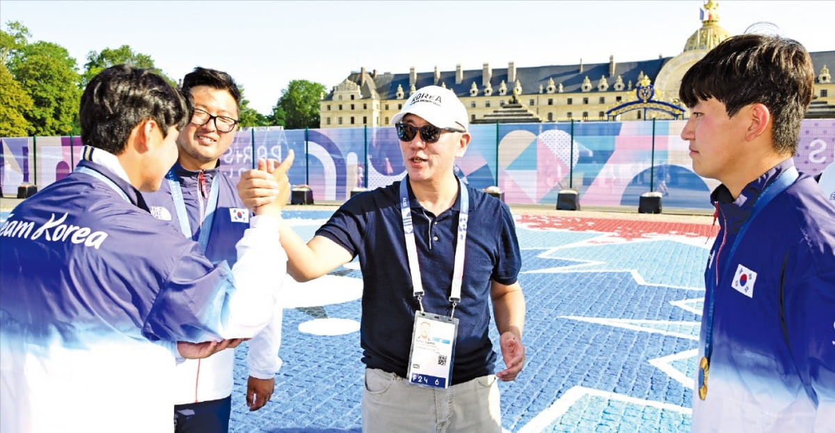 ⚽欧冠战报：莫拉塔破旧主 赖因德斯定胜局 维尼修斯进球难救主 皇马1-3AC米兰