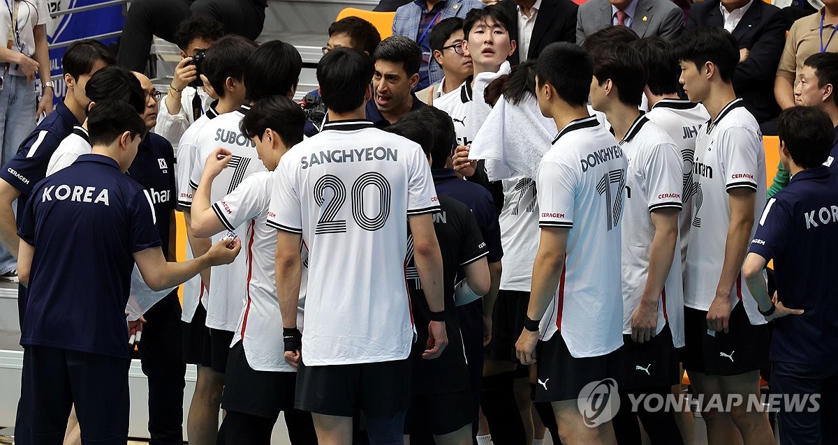 北京98-89新疆，赛后许利民、翟晓川、陈盈骏、刘炜与齐麟说啥？