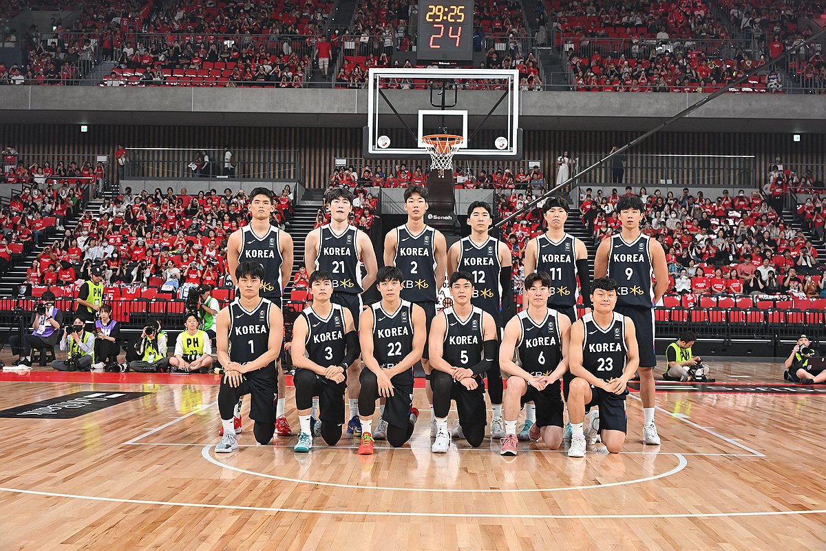 力挺，纽卡主场球迷打出横幅欢迎托纳利：中场大师，来自米兰