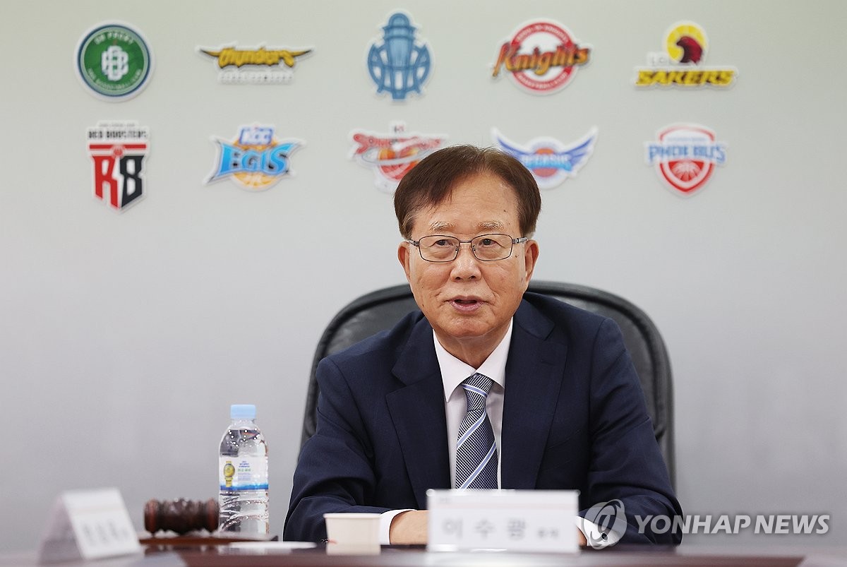 掘金官方晒2年前圣诞大战戈登暴扣，并配文：最喜欢的圣诞礼物