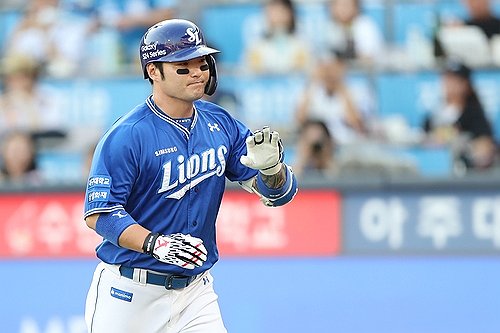 ✅国王官宣签下自由球员杰-克劳德