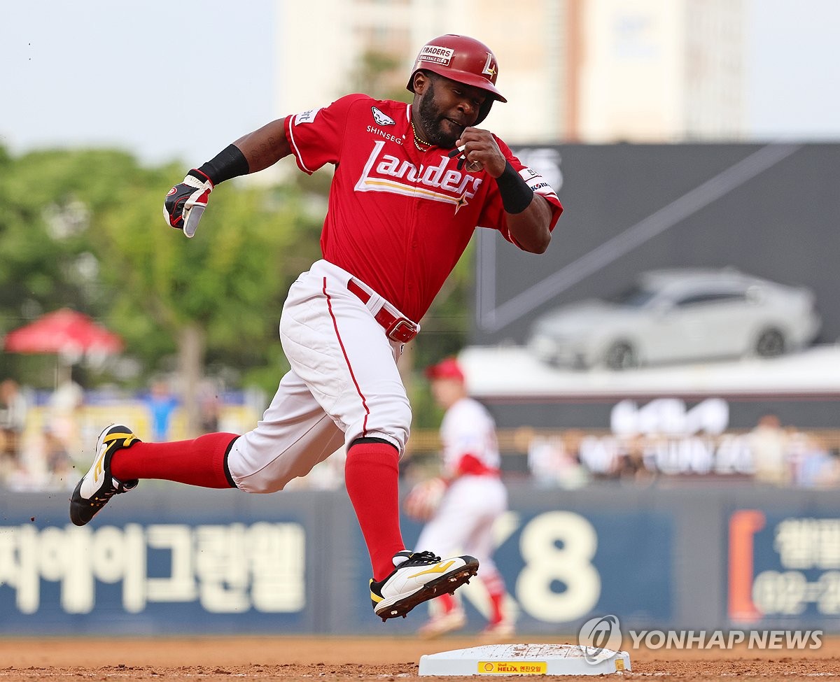 ✅浙江男篮官宣签下美籍球员科比-西蒙斯