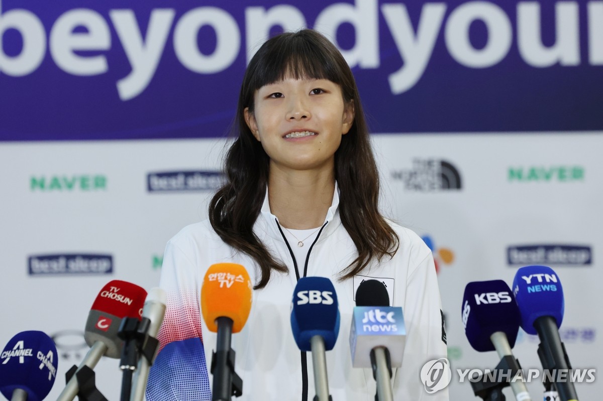 年薪3500万美元，被迫成球队背锅老大！伦纳德和快船都太精明了