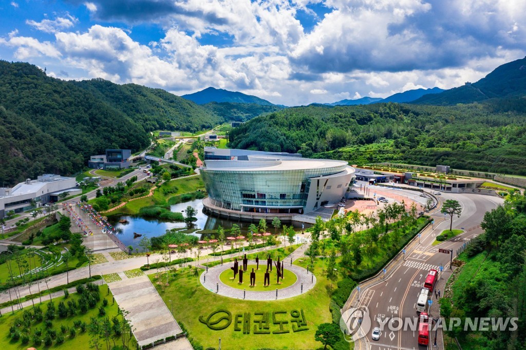 终于进了！风暴头号得分手劳埃德第三节命中个人本场第一记三分 此前5中0