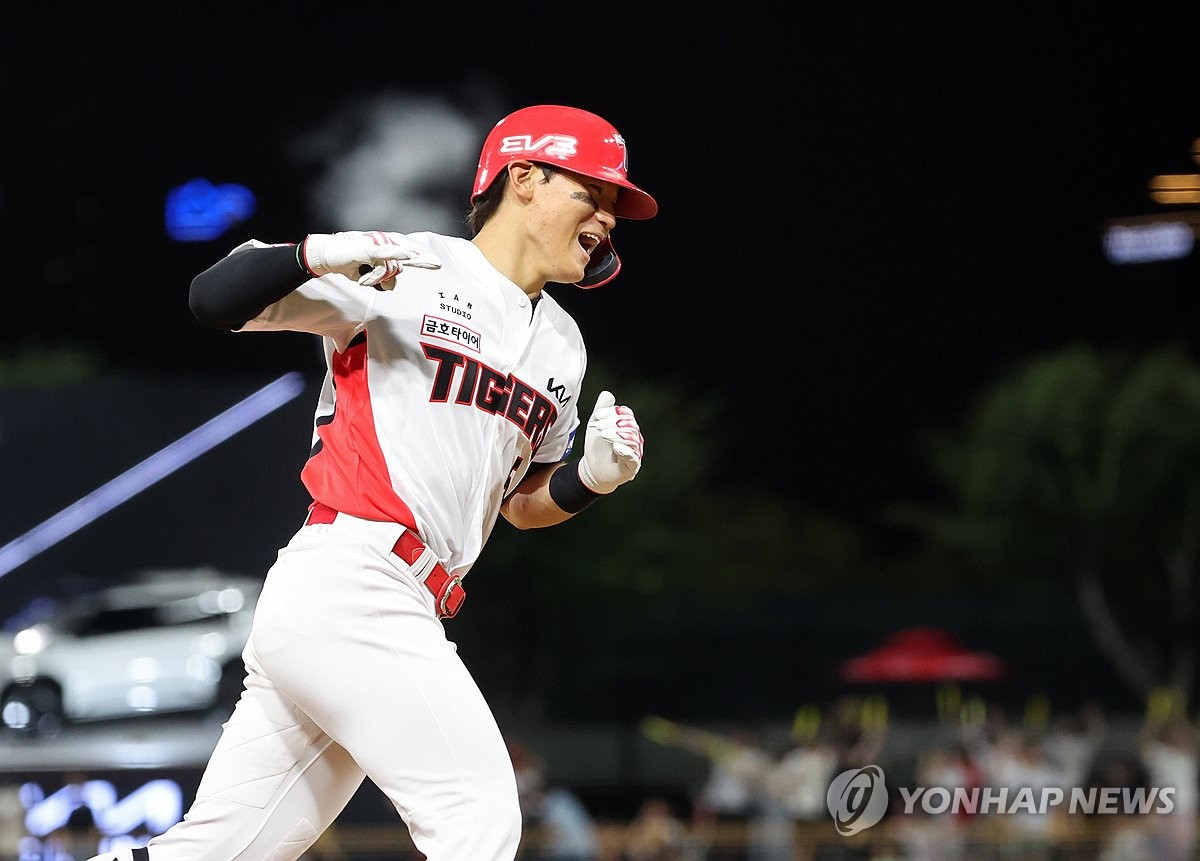 ⚽欧冠半场：拉菲尼亚传射建功 莱万、马丁内斯破门 巴萨3-0领先年轻人