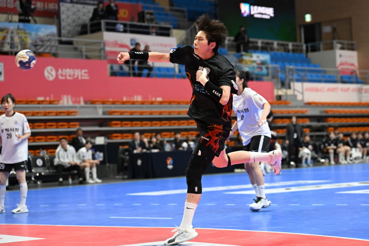 新疆114-111战胜北控 球员评价：3人满分，5人及格，3人崩盘