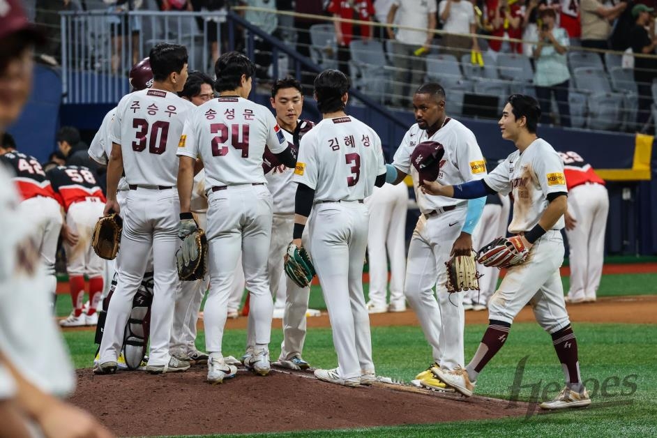 ❤️平安夜快乐！库里妹妹布林克更新社媒晒黑丝庆祝平安夜
